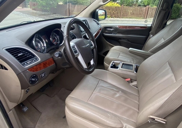 Chrysler Town &amp; Country cena 57000 przebieg: 136457, rok produkcji 2014 z Głogów małe 56
